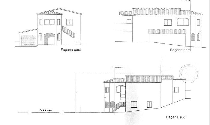 Gran casa individual en el sector del Puig Sec de L'Escala de una superficie de 206m2 (153 m2 habitable)