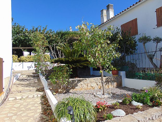 Gran casa individual en el sector del Puig Sec de L'Escala de una superficie de 206m2 (153 m2 habitable)