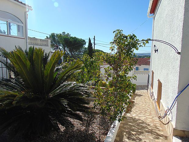 Gran casa individual en el sector del Puig Sec de L'Escala de una superficie de 206m2 (153 m2 habitable)