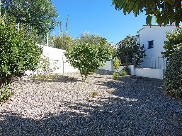 Gran casa individual en el sector del Puig Sec de L'Escala de una superficie de 206m2 (153 m2 habitable)