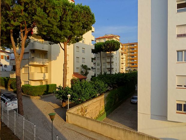 Apartment with a surface of 58 m2 located on the 1st floor of a building with exterior and accesses recently renovated,