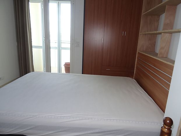 Ampli i bonic apartament de 72 m2 útils de cares al mar, al passeig i platja de Riells.