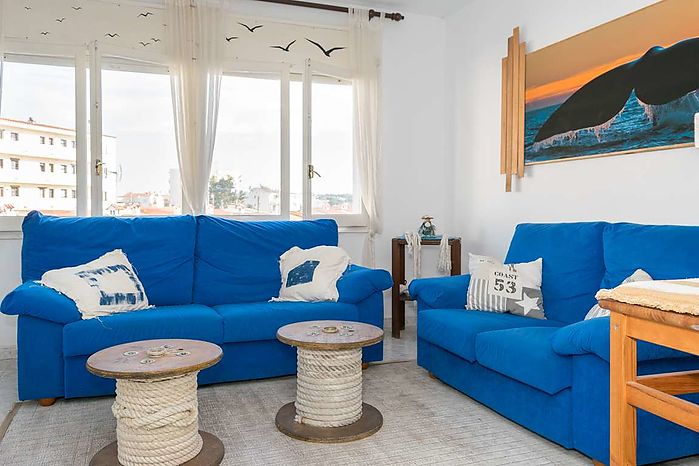 Nice apartment with an area of 58m2 on the 2nd floor without elevator. Sold furnished.