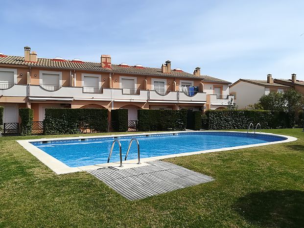 Agradable casa amb vista excepcional del Montgri