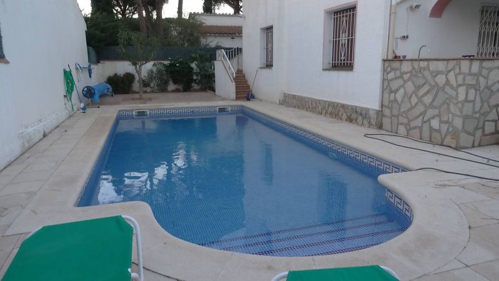 Renting | Pleasant house with private pool, for 8 people for rent in L'Escala.