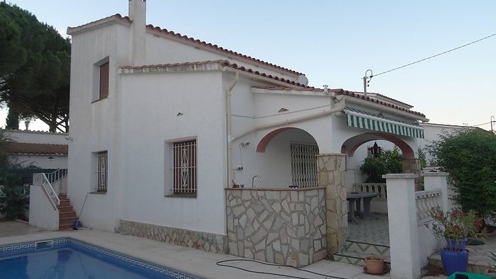 Renting | Pleasant house with private pool, for 8 people for rent in L'Escala.