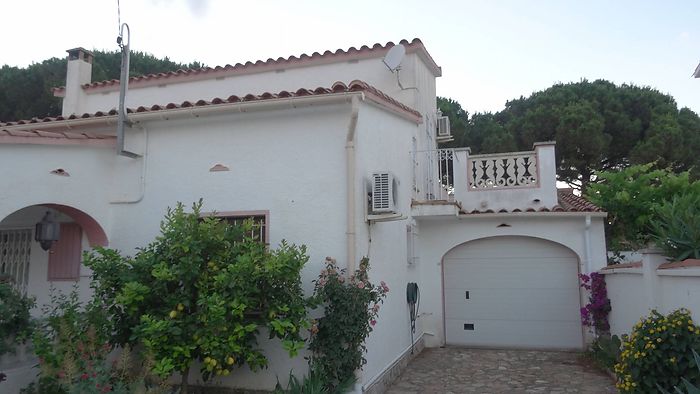 Renting | Pleasant house with private pool, for 8 people for rent in L'Escala.