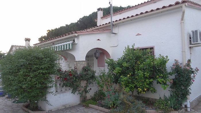 Renting | Pleasant house with private pool, for 8 people for rent in L'Escala.