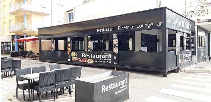 Restaurant totalement équipé d'une surface de 127 m2 et un appartement de 127 m2 .