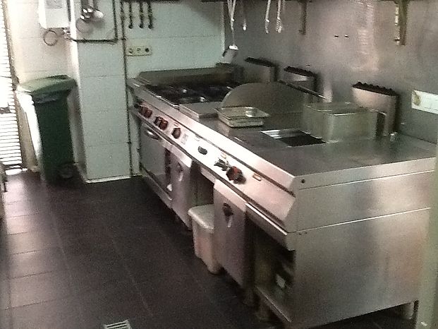 Restaurant fully equipped with an area of ​​127 msq and an apartment of 127m2.