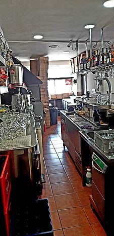 Restaurant fully equipped with an area of ​​127 msq and an apartment of 127m2.