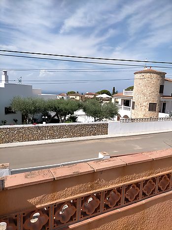 Gran i agradable casa de 202 m2 en venda a l'Escala al Puig Sec