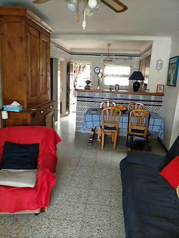 House for sale in L'Escala located at 800 from the beach of Riells with the shops and restaurants