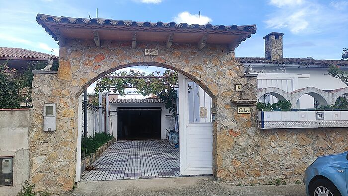 Large single-storey house of 234 m2 on a plot of 643 m2