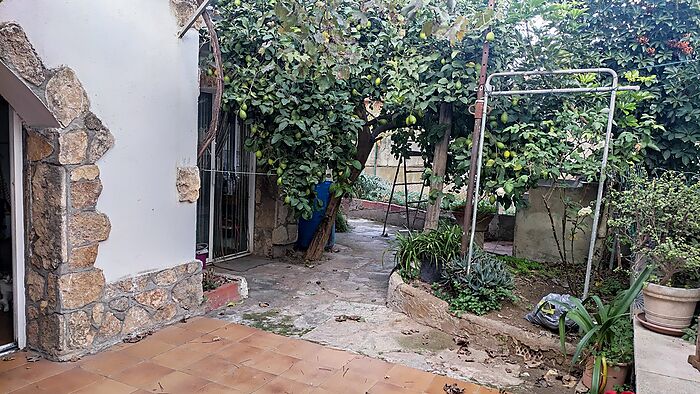 Large single-storey house of 234 m2 on a plot of 643 m2