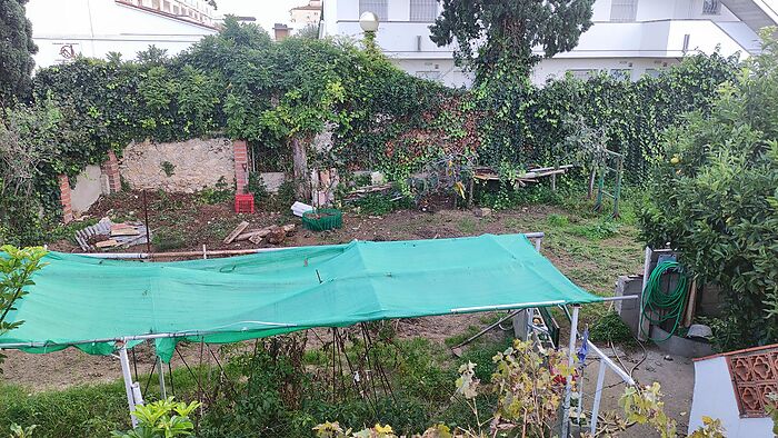 Large single-storey house of 234 m2 on a plot of 643 m2