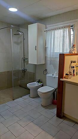 Large single-storey house of 234 m2 on a plot of 643 m2