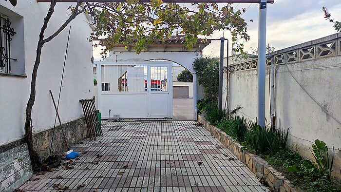 Large single-storey house of 234 m2 on a plot of 643 m2