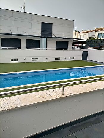 CONJUNTO DE 4 VIVIENDAS DE 180m2 A 100 M DEL MAR SOLO QUEDA 1 DISPONIBLE