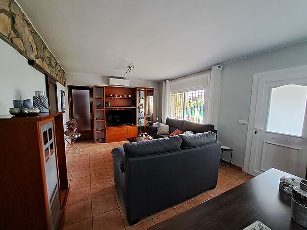 Pleasant semi-detached house of 119m2 for sale in l'Escala