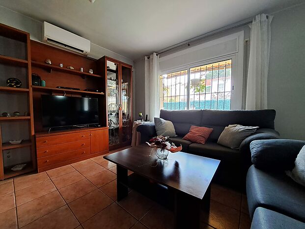 Pleasant semi-detached house of 119m2 for sale in l'Escala