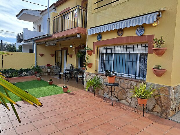 Pleasant semi-detached house of 119m2 for sale in l'Escala