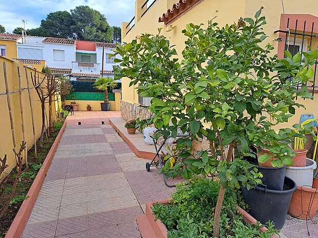 Pleasant semi-detached house of 119m2 for sale in l'Escala
