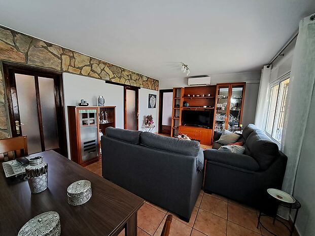 Pleasant semi-detached house of 119m2 for sale in l'Escala