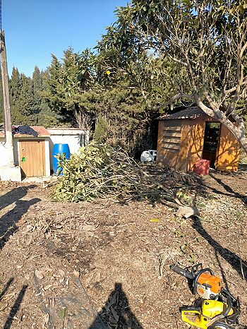 Amplio terreno para construir una vivienda unifamiliar de +/- 270 m2 + piscina tradicional