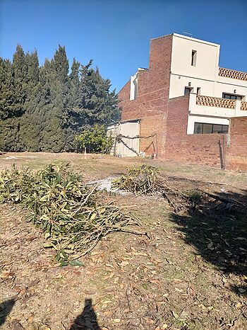 Amplio terreno para construir una vivienda unifamiliar de +/- 270 m2 + piscina tradicional