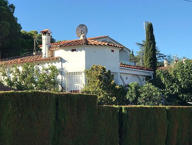 Gran i agradable casa de 202 m2 en venda a l'Escala al Puig Sec