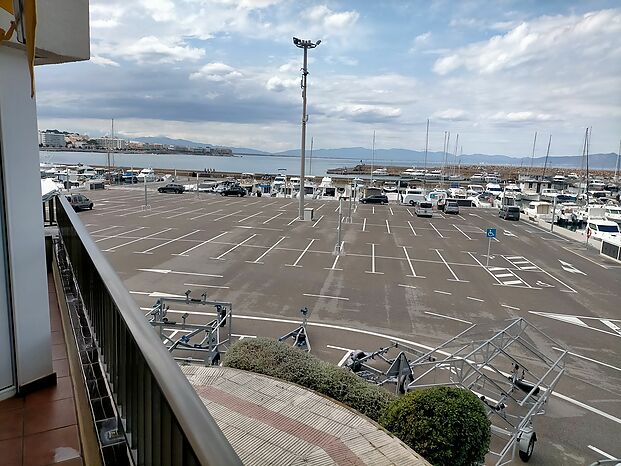 Fantastico apartamento de 119m2 con vistas directa ala puerto deportivo