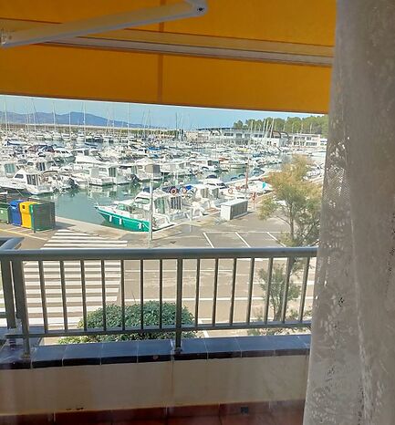 Fantastique appartement de 119m2 avec vue directe sur le port de plaisance.