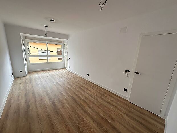 Cet appartement de 83 m2 est situé dans un quartier privilégié avec 2 terrasses de 8m2 et 5m2. Climatisation.