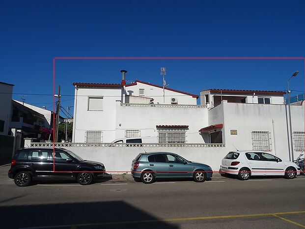 Gran casa cantonera de 154 m2 amb 6 habitacions, 2.5 banys. Garatge gran de 3 cotxes.