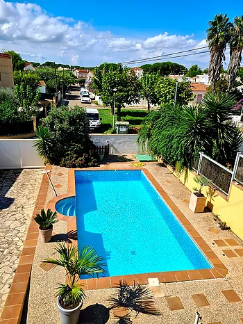 Casa con piscina privada a 300 m de la Playa de Riells con licencia turística.