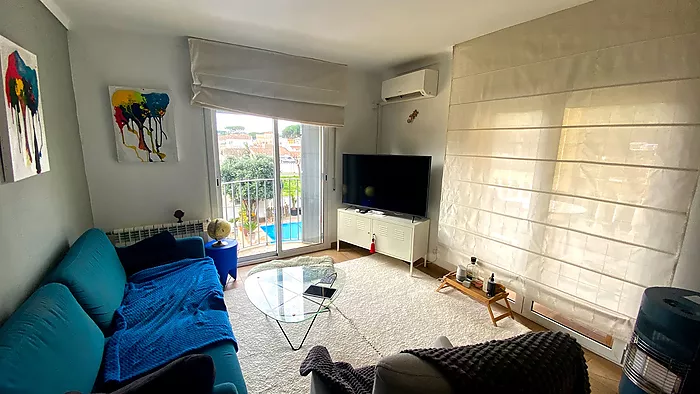 Casa con piscina privada a 300 m de la Playa de Riells con licencia turística.