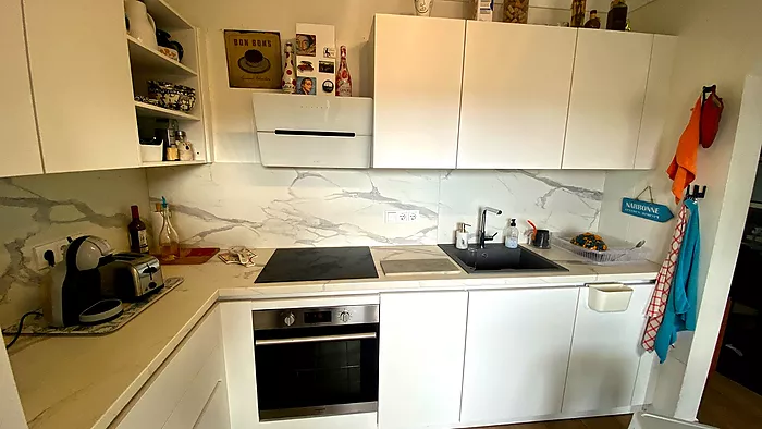 Casa con piscina privada a 300 m de la Playa de Riells con licencia turística.