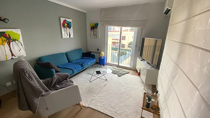 Casa con piscina privada a 300 m de la Playa de Riells con licencia turística.