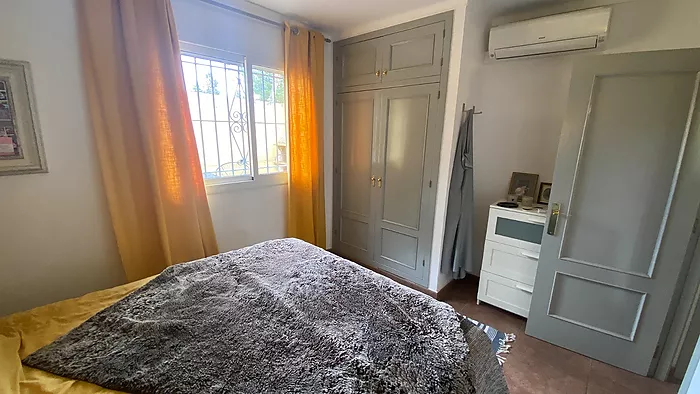 Casa con piscina privada a 300 m de la Playa de Riells con licencia turística.