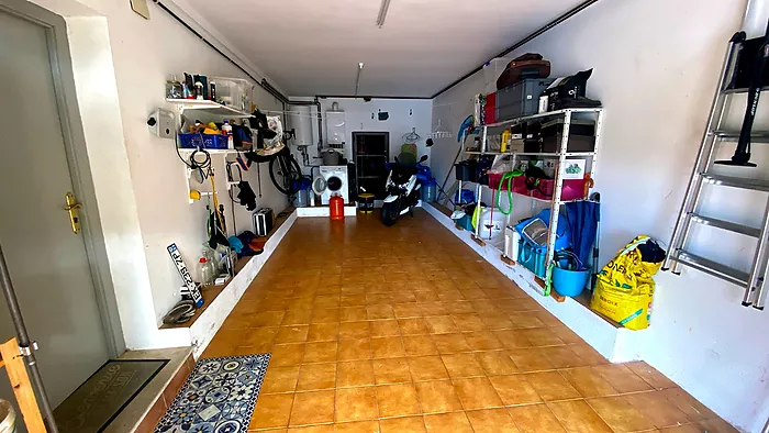 Casa con piscina privada a 300 m de la Playa de Riells con licencia turística.