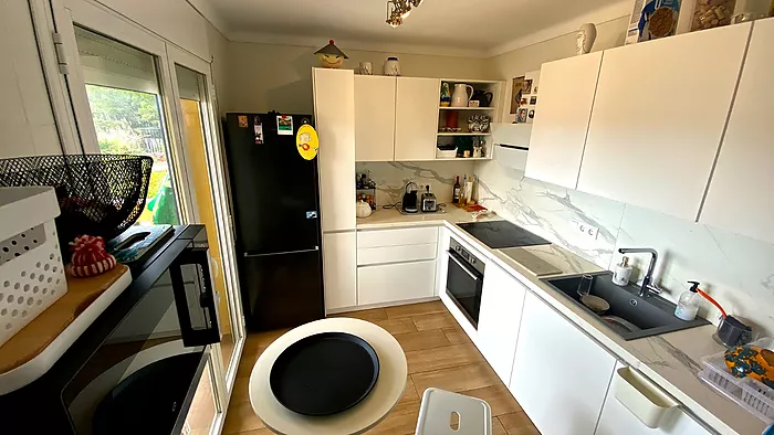 Casa con piscina privada a 300 m de la Playa de Riells con licencia turística.