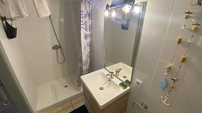 Casa con piscina privada a 300 m de la Playa de Riells con licencia turística.