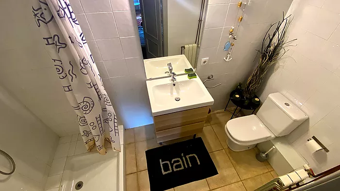 Casa con piscina privada a 300 m de la Playa de Riells con licencia turística.