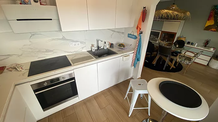 Casa con piscina privada a 300 m de la Playa de Riells con licencia turística.