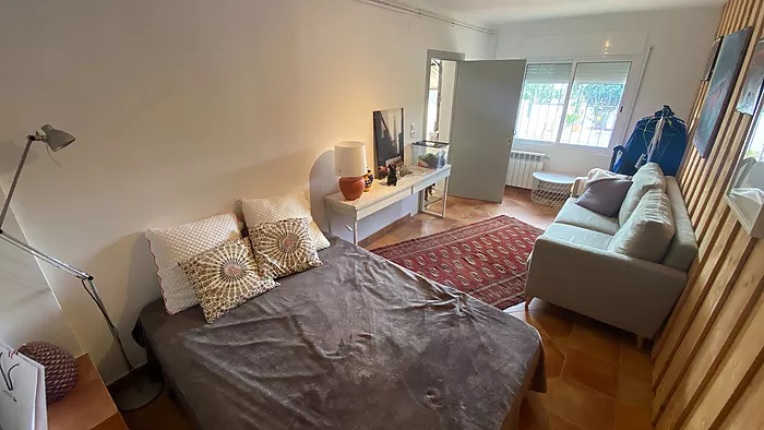 Casa con piscina privada a 300 m de la Playa de Riells con licencia turística.