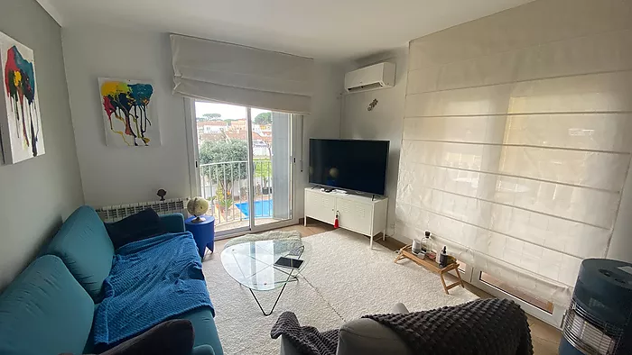 Casa con piscina privada a 300 m de la Playa de Riells con licencia turística.