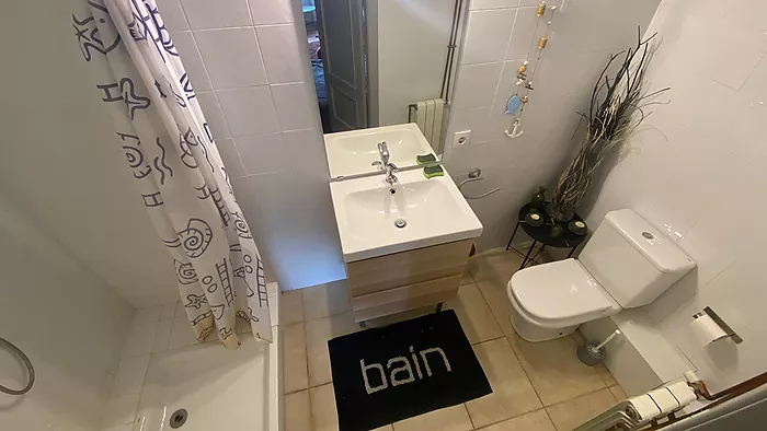 Casa con piscina privada a 300 m de la Playa de Riells con licencia turística.