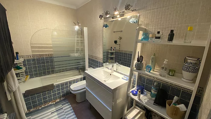 Casa con piscina privada a 300 m de la Playa de Riells con licencia turística.