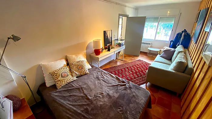 Casa con piscina privada a 300 m de la Playa de Riells con licencia turística.